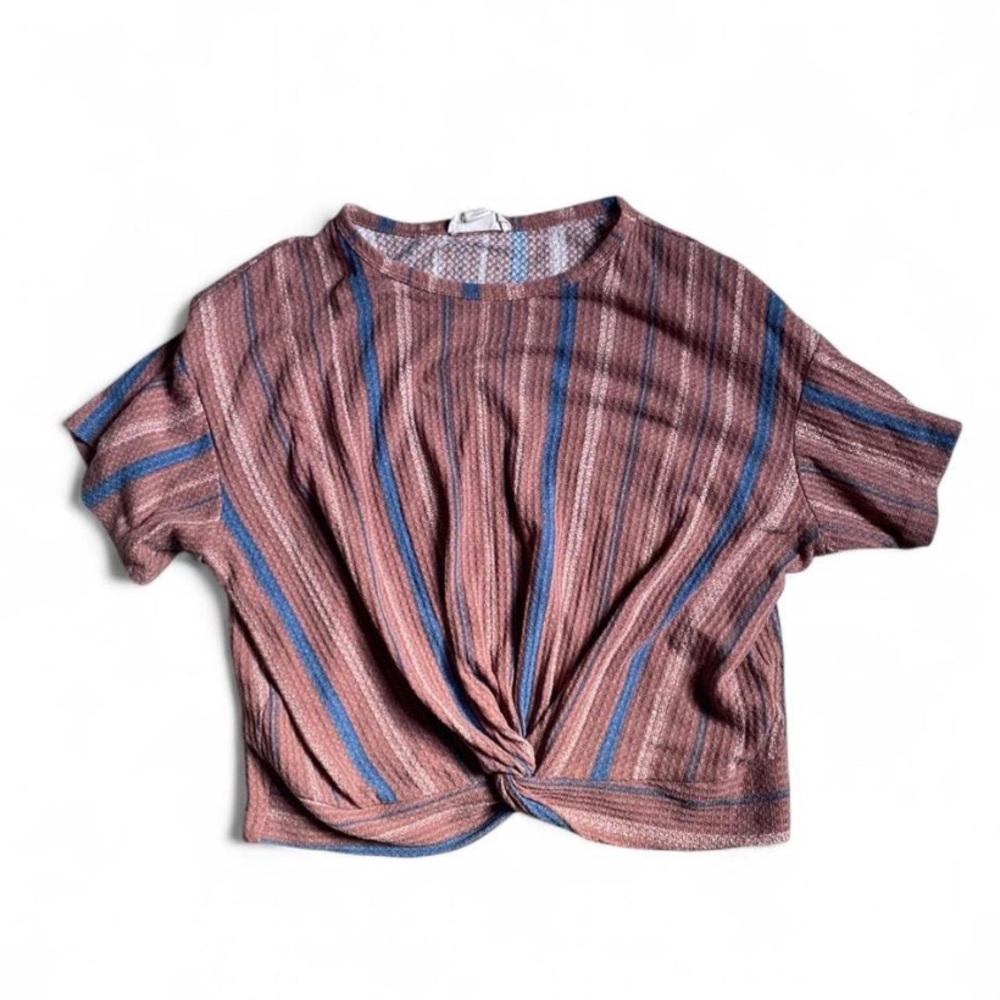 Outlaw women’s cropped knit top in size Medium